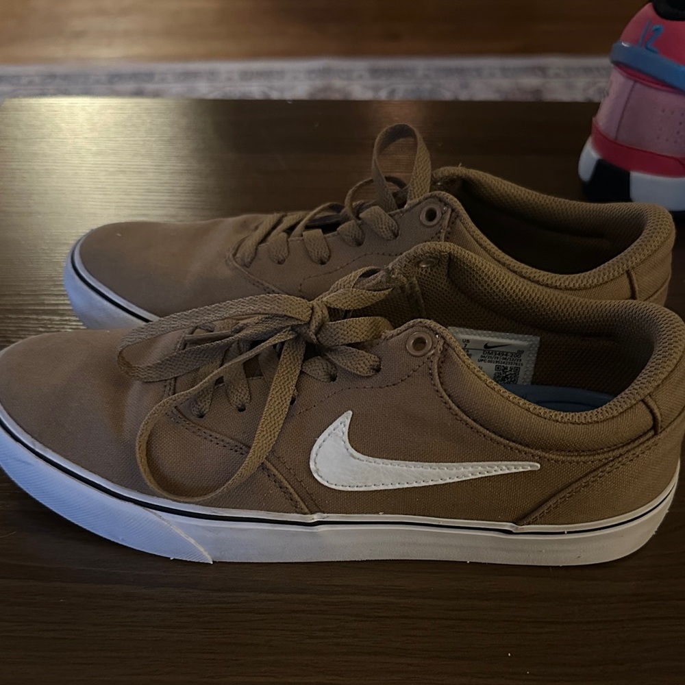 Nike Men's Tan Sneakers with White Swoosh